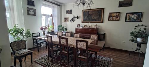 Зручності, Kasztelania Pod Lipami in Закрочим