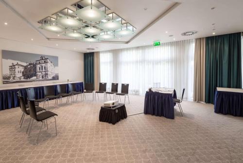 Ramada by Wyndham Dresden - image 4