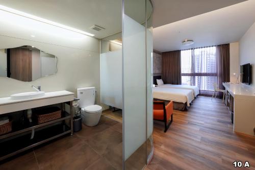 room detail thumbnail 0