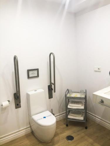 Apartamentos Hom Sevilla - image 2