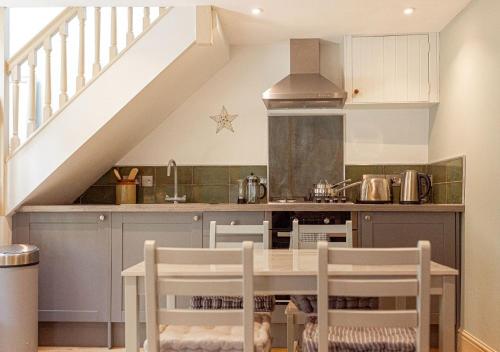 Mill House Cottage - Star Stay on The Cotswold Way in Pitchcombe