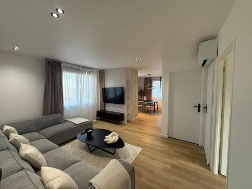 Maison avec jardin, terrasse et double garage - Location saisonnière - Guéret