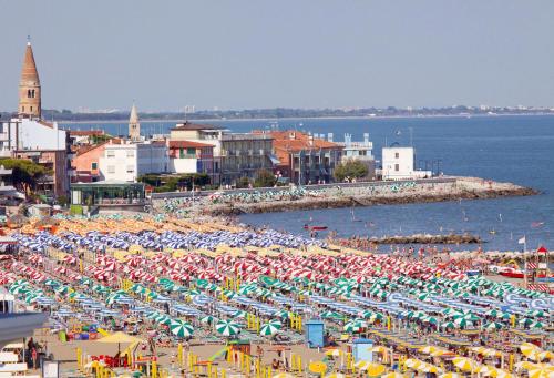 LEVANTE for a luxury stay - Front Beach - image 5