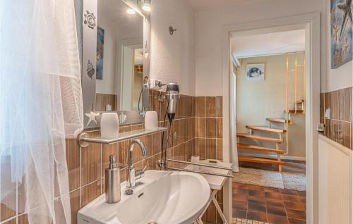 Amazing home in Langenhorn with 2 Bedrooms - image 9