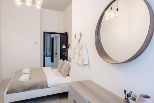 Brand new stylish very central apartment - image 7