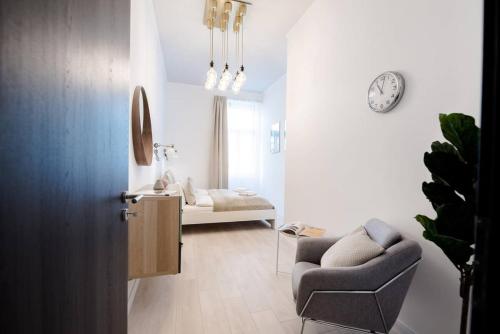 Brand new stylish very central apartment - image 6