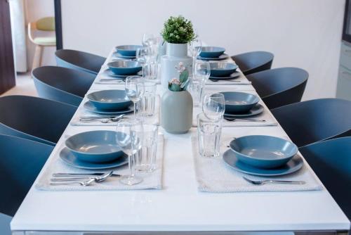 Brand new stylish very central apartment - image 14