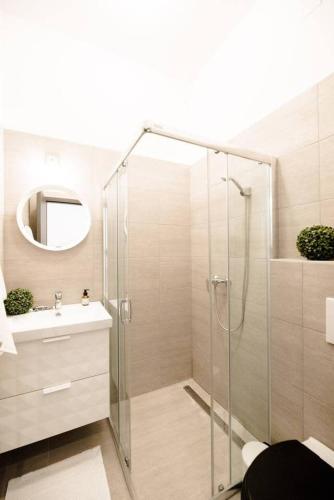 Apartment image 8