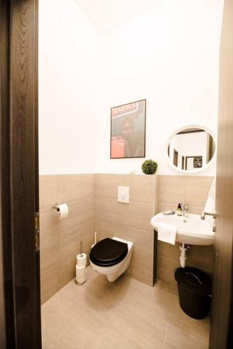 Brand new stylish very central apartment - image 12