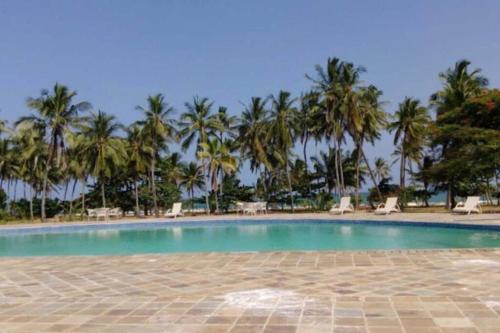 BeachFront 2 bedroom Apartment with WiFi&Netflix in Mombasa
