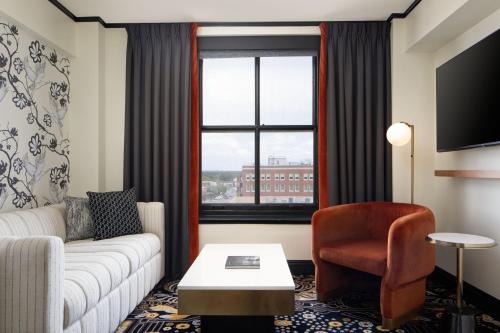 Queen Corner Suite