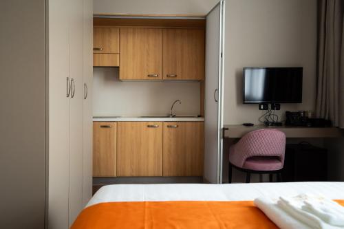 1 queen bed