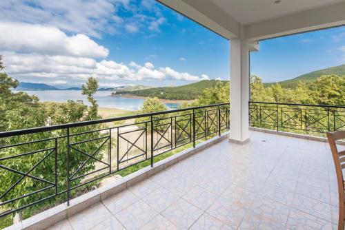 Vaios Villa LakeView 1 gîte à louer Mándra