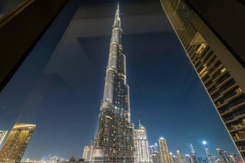 Family 3BR Flat Free Parking, Gym, Pool & Burj Views, Dubaï