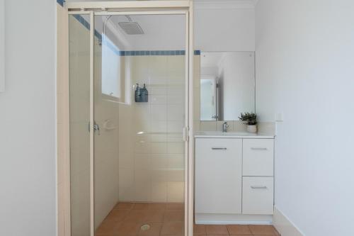 Adelaide Caravan Park Room Type - Villa - Sleeps 6