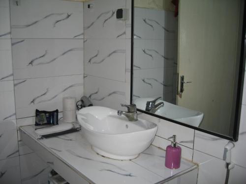 Baño, KEUR MARIE FAYE in Mbour