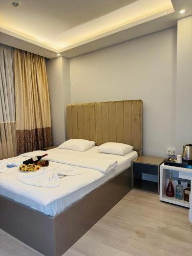 Standard Double Room image 6