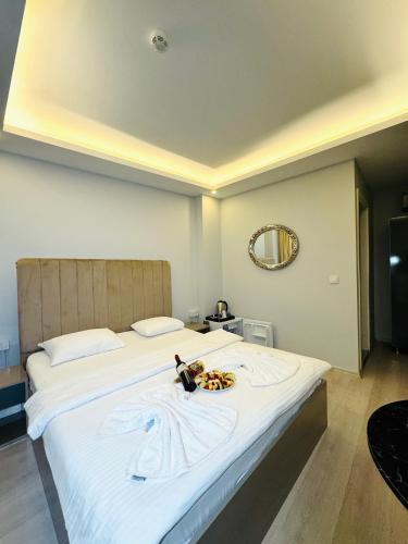 Standard Double Room image 9