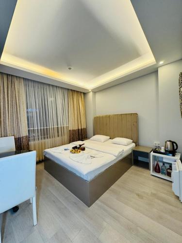 Standard Double Room image 7