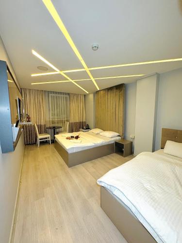 King Room image 4