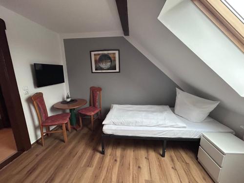 2 bedrooms, 4 beds