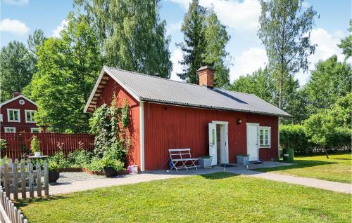 . 2 Bedroom Cozy Apartment In Järle