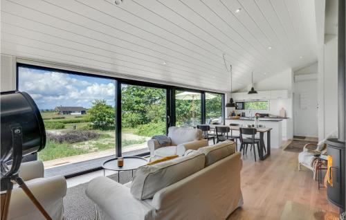  3 Bedroom Stunning Home In Knebel in Knebel