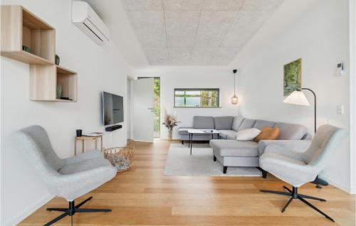  Awesome Home In Allinge, Dk, With 4 Bedrooms And Wifi in Allinge