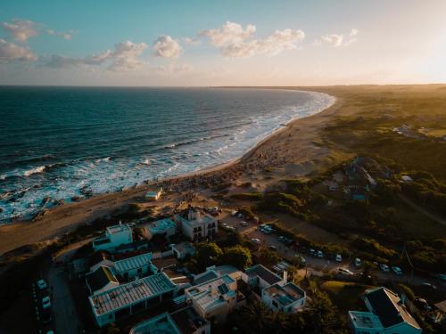 外部景觀, Compañeras (Companeras) in 拉佩德雷拉