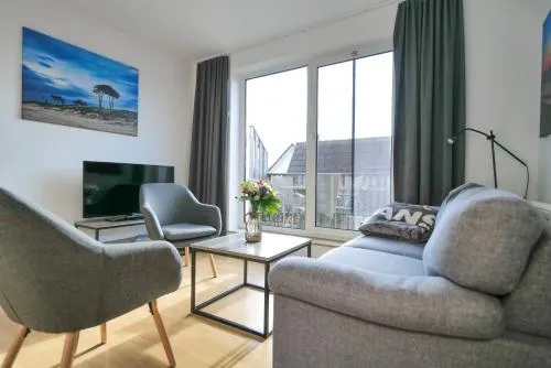 HAUSTIERFREI - Ferienwohnung Meerfarbig Zingst - GLASFASER -Balkon - Parkplatz - Fahrradschuppen - zentral&ruhig - E-Ladesäule - Waschtrockner - Nichtraucher - allergikerfreundlich in Zingst, Deutschland
