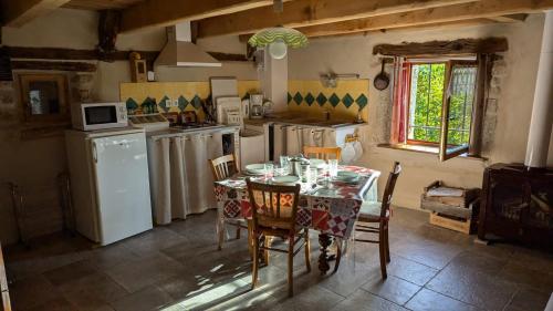 Iekārtas, Entire Gite in Espeyrac 'Le Clapadou' in Senergues