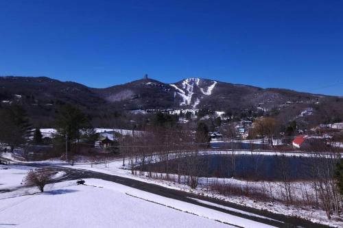 Silver Moon,1 Mile To Slope With Mountain View, Over 3000 SQFT and 2 Kithens