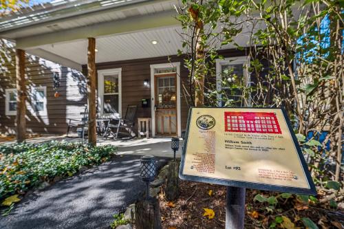 Historic William Smith House in Berkeley Springs, USA