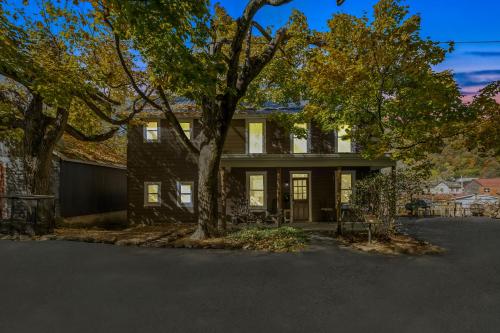 Historic William Smith House in Berkeley Springs, USA