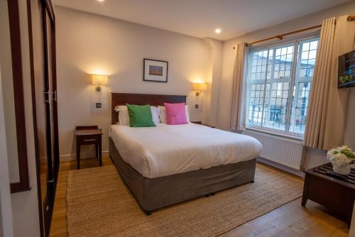 County Hotel - image 11
