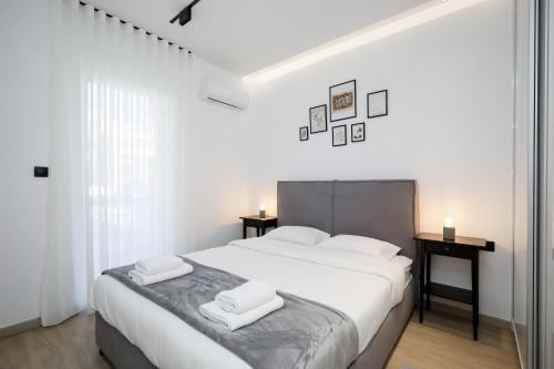 Glyfada Golden Residence - 3 bedroom - Greecing