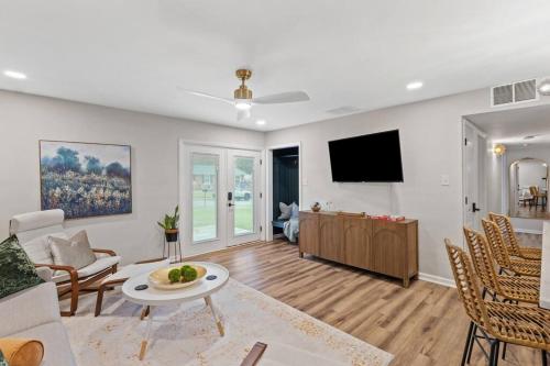 The Luxe Hot Tub10 Min Keenland12 Min Downtown in Hill N Dale