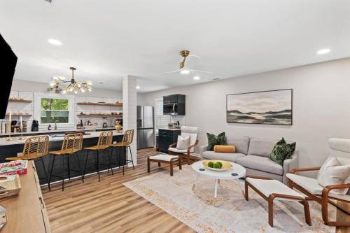 The Luxe Hot Tub10 Min Keenland12 Min Downtown in Hill N Dale