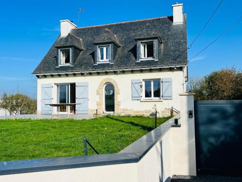 Ieeja, Maison dans cadre verdoyant, 20min des plages in Moncontour