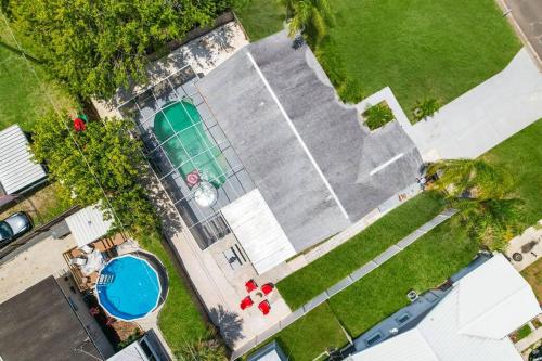 Serenity by the Sea Heated Pool and Spa in Apollo Beach, USA