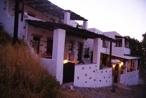 مدخل, Kalderimi Studios in باتموس