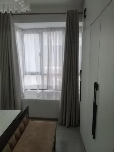 Excuisite 2 bedroom at royal garden apartments