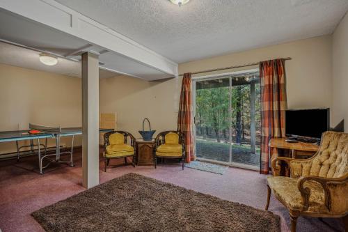 Mountain View Hideaway - image 13