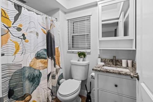 Waterfront Escape 5Bed, 3Bath, Heated Pool in Tampa, USA