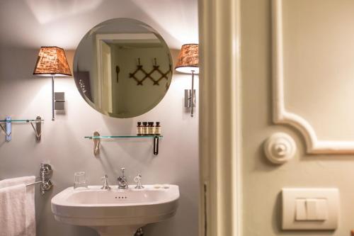 61253561 AdAstra Suites
