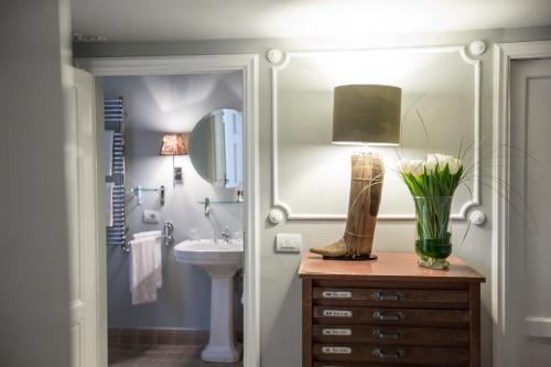 61253569 AdAstra Suites