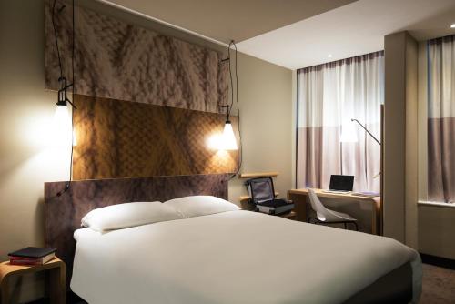 Double Room image 5