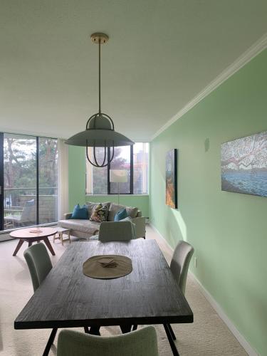 Herons Nest-90 - Day Stay, Bright and Airy Suite with Study, steps away from Downtown Victoria by Victoria Prime! in Victoria, Canada