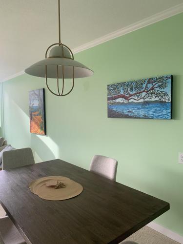 Herons Nest-90 - Day Stay, Bright and Airy Suite with Study, steps away from Downtown Victoria by Victoria Prime! in Victoria, Canada