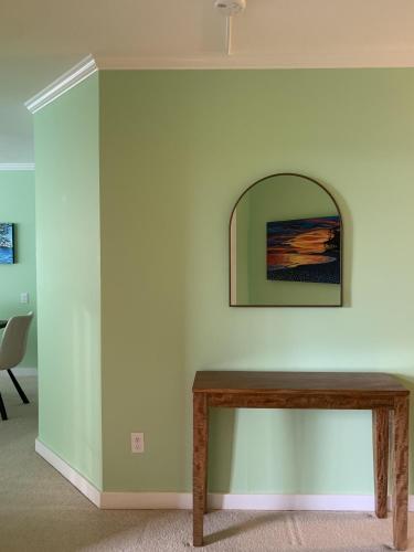 Herons Nest-90 - Day Stay, Bright and Airy Suite with Study, steps away from Downtown Victoria by Victoria Prime! in Victoria, Canada